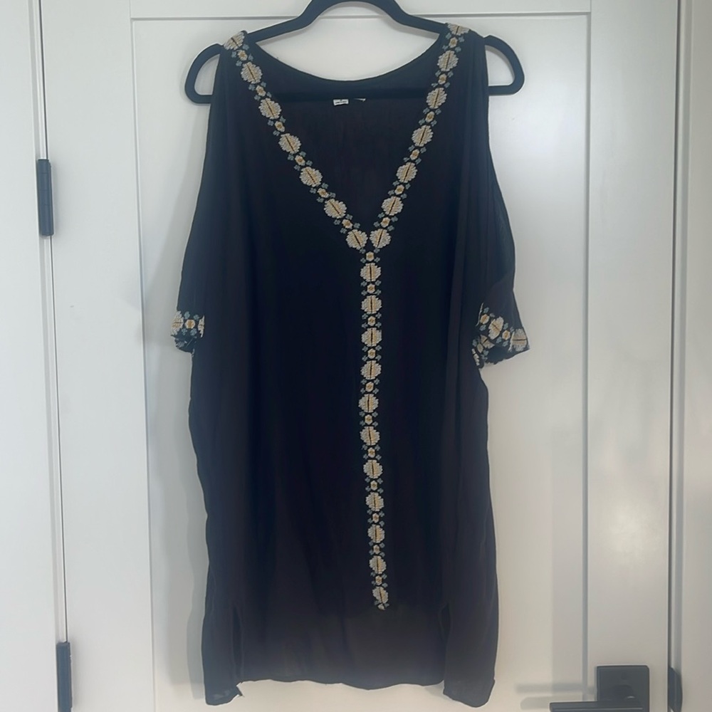 O’Neil V-neck cold shoulder swimsuit cover up